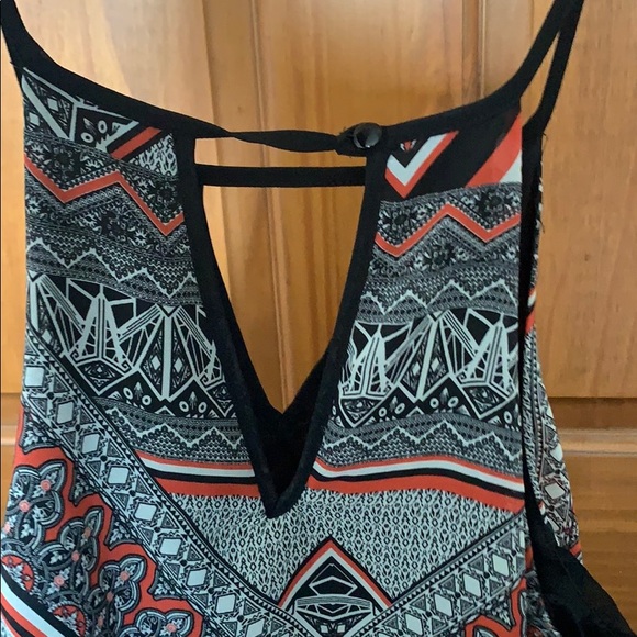 Black and red design dress from Francesca’s - Picture 4 of 5